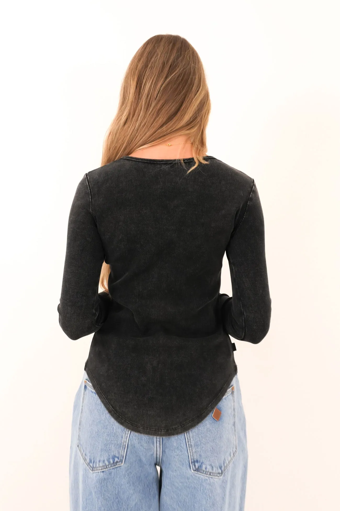 Jace Henley Top Washed Black
